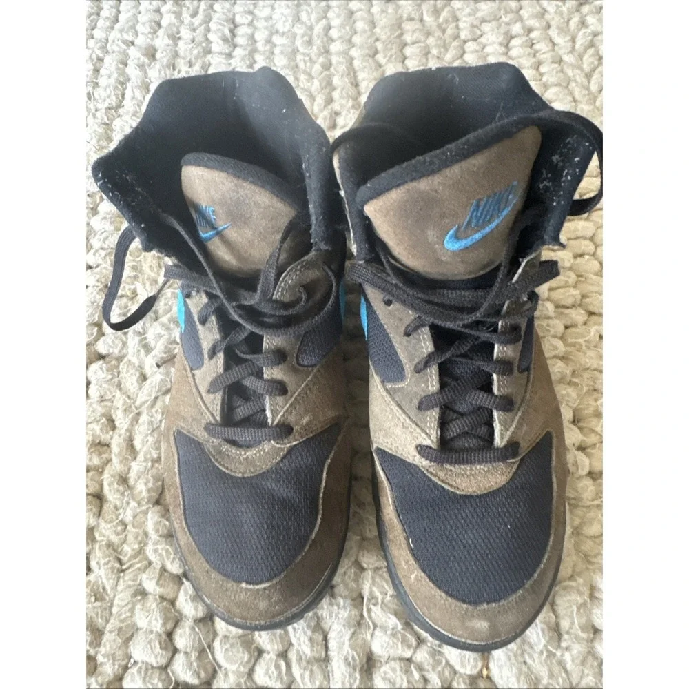 Nike Hikers Size 9 Unisex With Nike Hiker Guy Hat Combo Deal